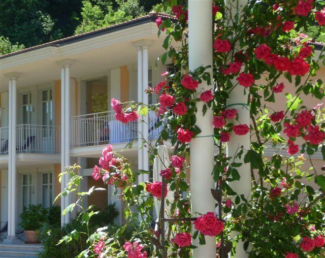 Residence Ville Lago Lugano Porto Ceresio Exterior foto